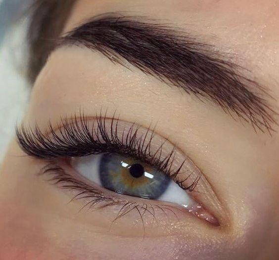 تفاوت کاشت مژه و اکستنشن مژه